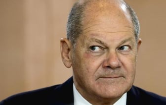 Канцлер ФРГ опубликовал фото со своим «двойником»