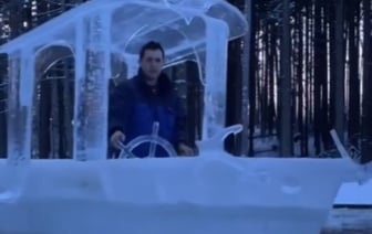 Белорус создал ледяной корабль и даже смог на нем поплавать