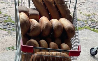 Неожиданная разгрузка хлеба в магазине Пинска