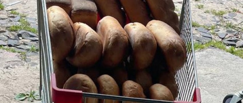 Неожиданная разгрузка хлеба в магазине Пинска
