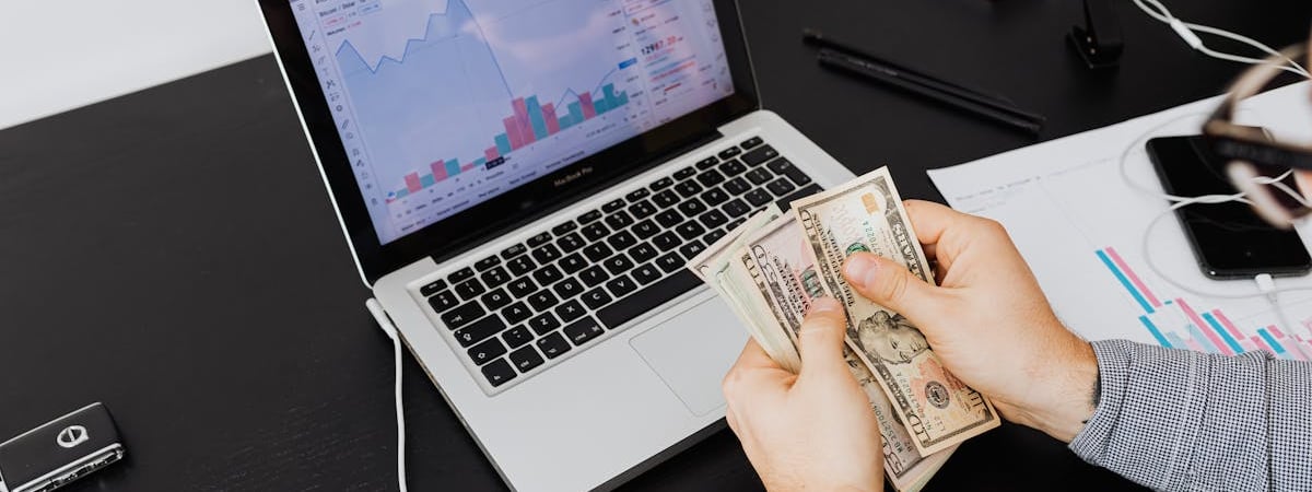 Белорусский рубль снизился к евро на торгах БВФБ