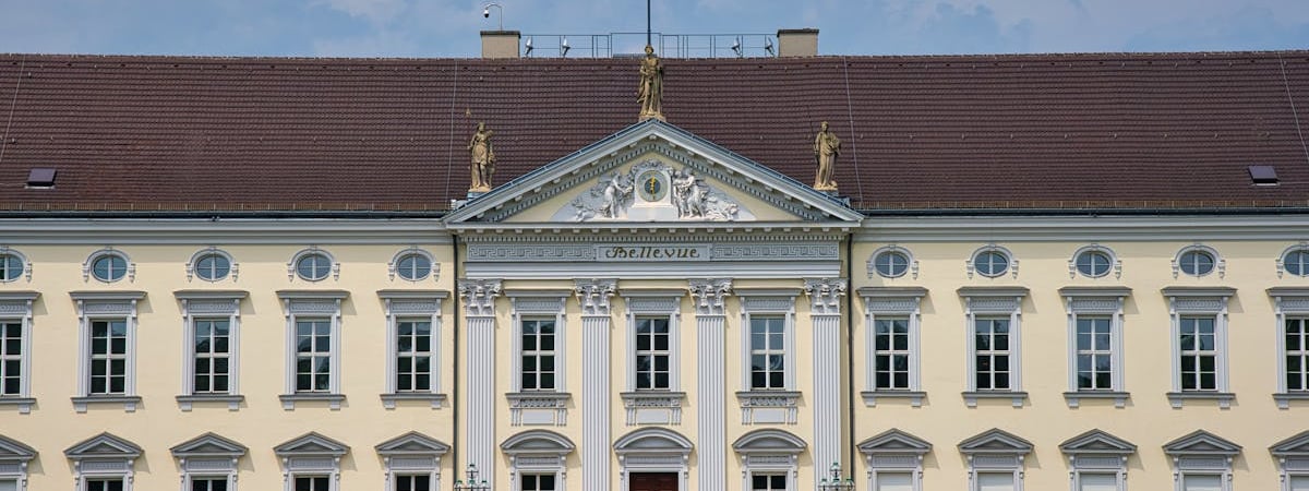 Президент Германии объявил о роспуске бундестага