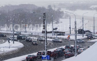 Как бы снег не убирали, его все равно много. Прогулялись по Могилеву