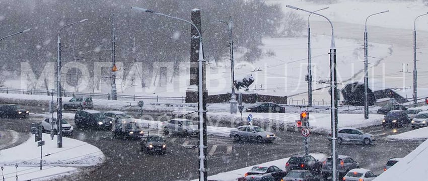 Как бы снег не убирали, его все равно много. Прогулялись по Могилеву