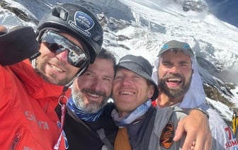 Пять россиян погибли при восхождении на гору-людоед в Гималаях