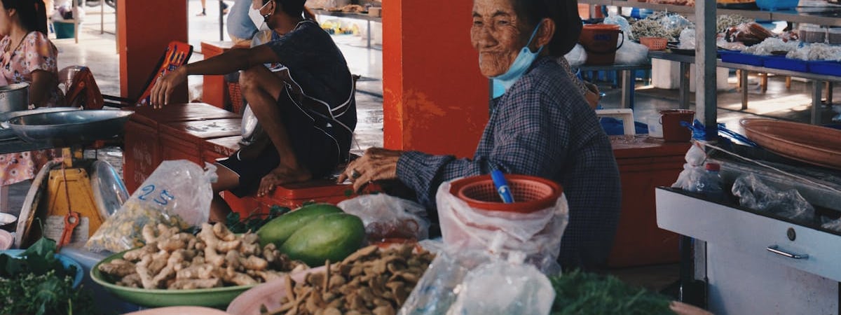Белорусский рубль укрепляется к доллару на БВФБ