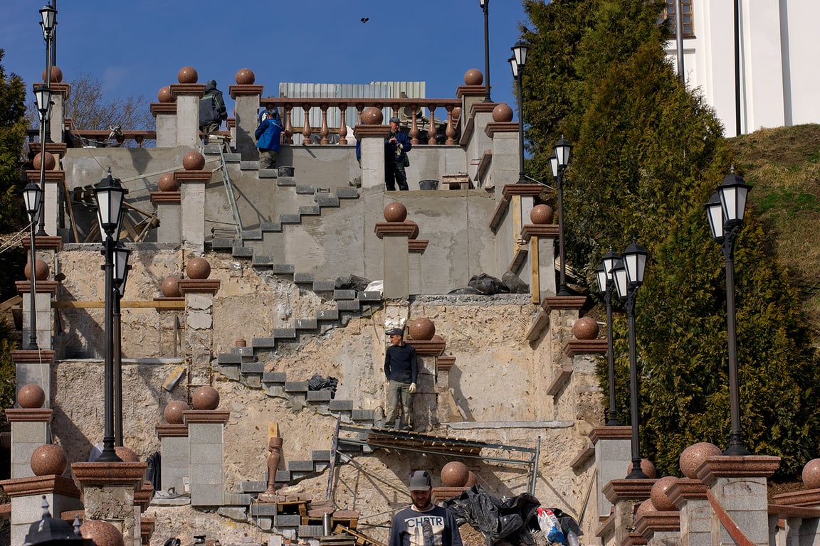 Реконструкция лестницы на Успенскую горку в Витебске. Фото Сергея Серебро