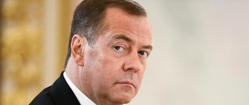 Медведев: Украина смертельно опасна для украинцев