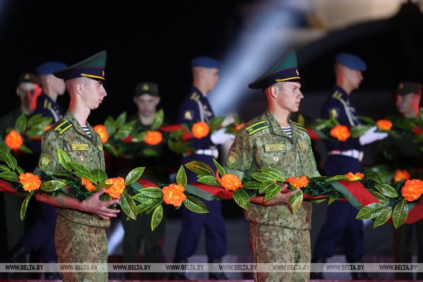 Около 20 тыс. человек стали участниками митинга-реквиема в Брестской крепости