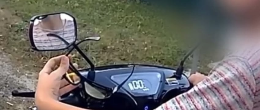 В Жабинковской районе 12-летний мальчик на электроскутере вез маму с маленьким ребенком - видео