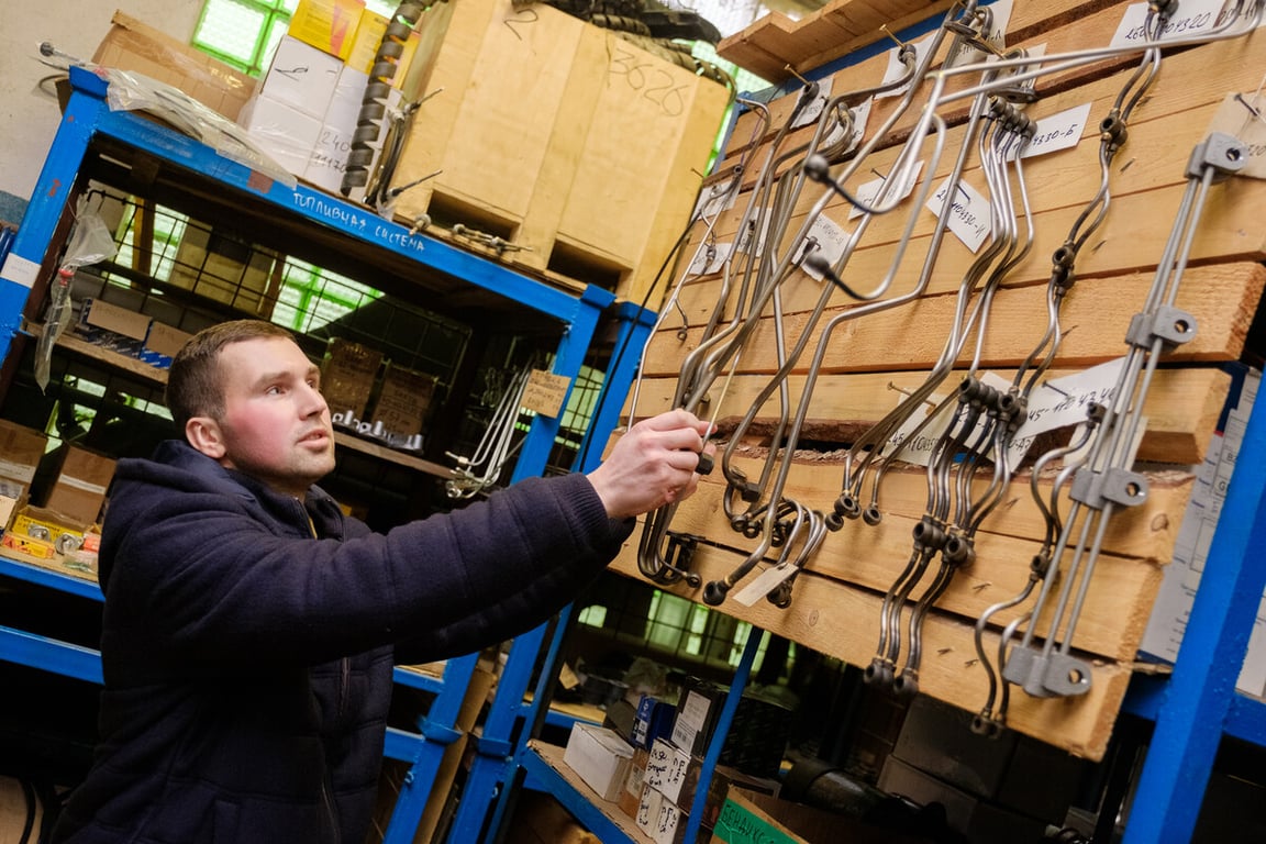 Работал на селе и стал блогером. Бывший автомеханик торгует запчастями и собирает миллионы просмотров в TikTok