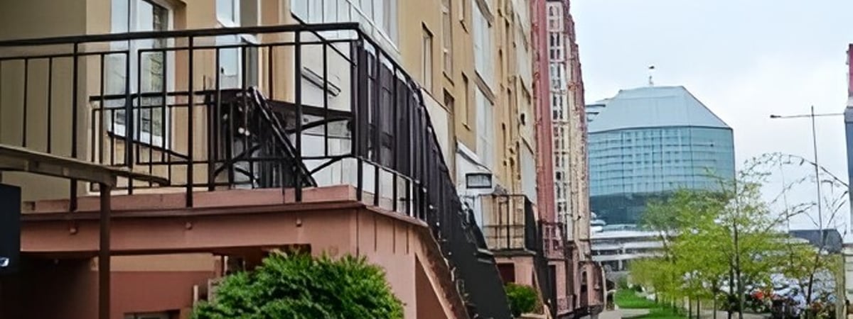 «Да, там куча господ» — Белорус поделился лайфхаком, по которому можно определить, что в доме живут богатые люди — Видео