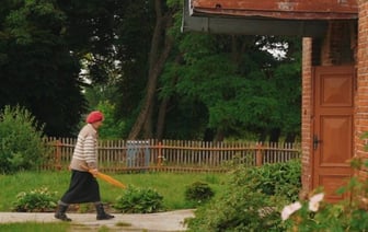 «На ремонт отдавали половину пенсии». Как пенсионерка восстанавливает 150-летнюю панскую усадьбу в Брестской области