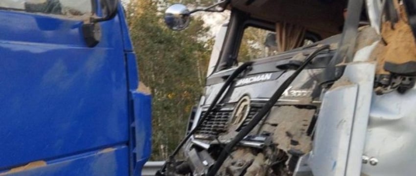 В Лунинецком районе лоб в лоб столкнулись два грузовика