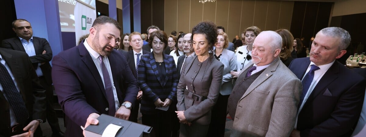 Парламент Грузии предложил вооружить пистолетами членов ЦИК