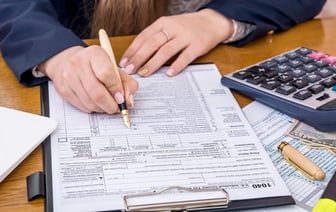 Следователи обвинили двух белорусов в неуплате налогов на 4 200 000 руб. Какое наказание грозит?