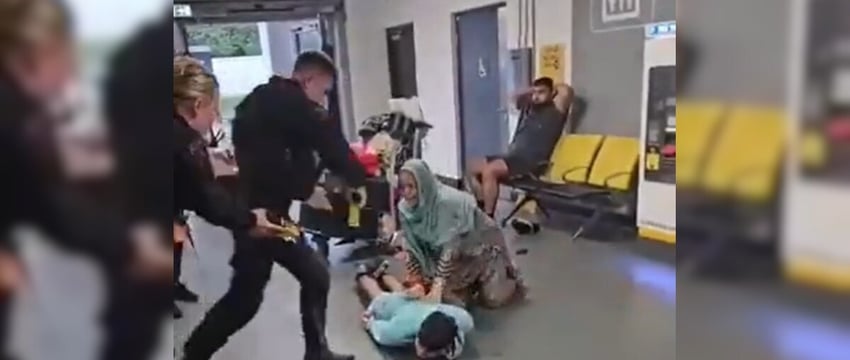 Полицейский Великобритании снял на видео, как он топчет мужчину по голове в аэропорту, начато расследование