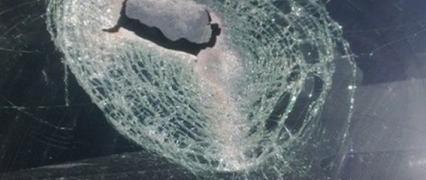 В Бресте мужчина камнем разбил стекло автомобиля