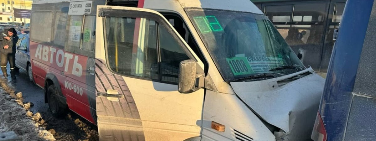 В центре Минска две маршрутки столкнулись с грузовиком – восемь пассажиров в больницах — Видео