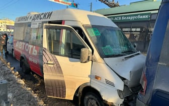 В центре Минска две маршрутки столкнулись с грузовиком – восемь пассажиров в больницах — Видео