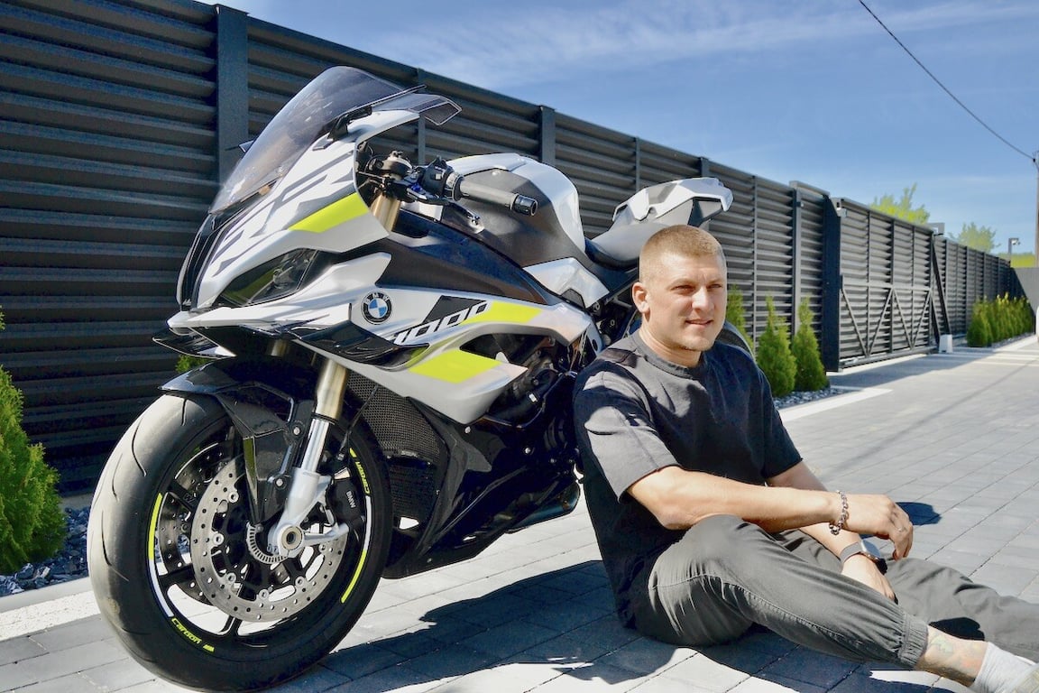 Брестчанин заказал BMW S1000 RR из США и сделал его звездой Instagram