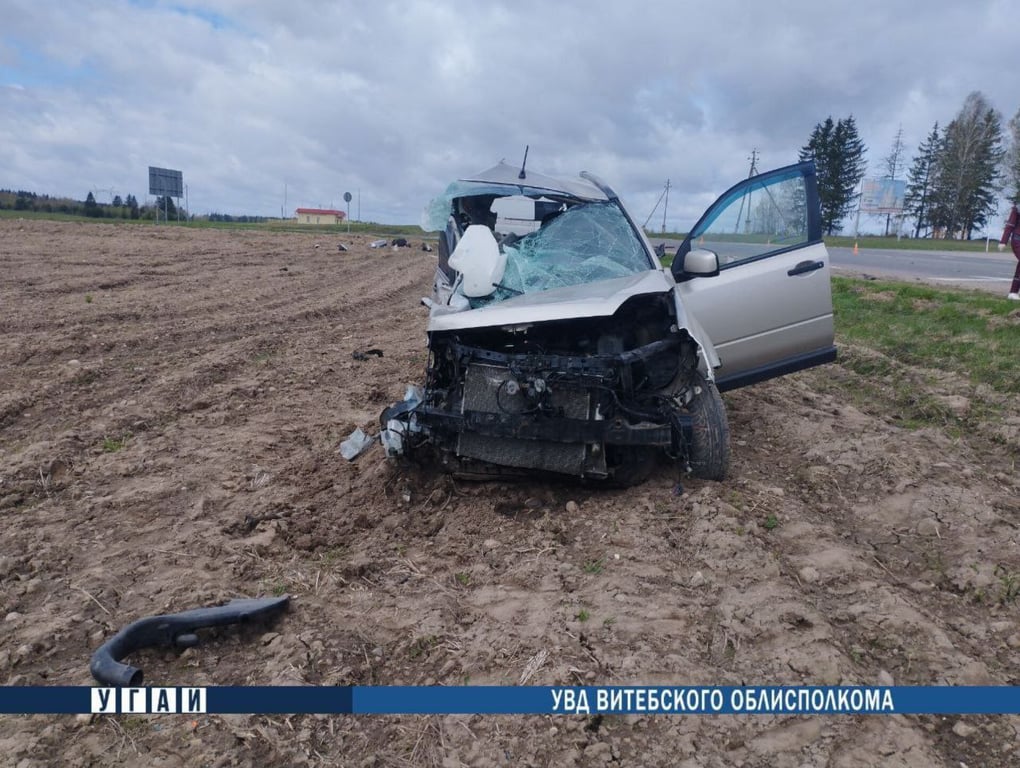 Один водитель погиб, а другой попал в больницу в результате столкновения легковушки с микроавтобусом в Докшицком районе