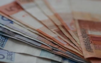 Белстат: зарплату более 2,5 тысяч рублей получает каждый четвертый работник в стране