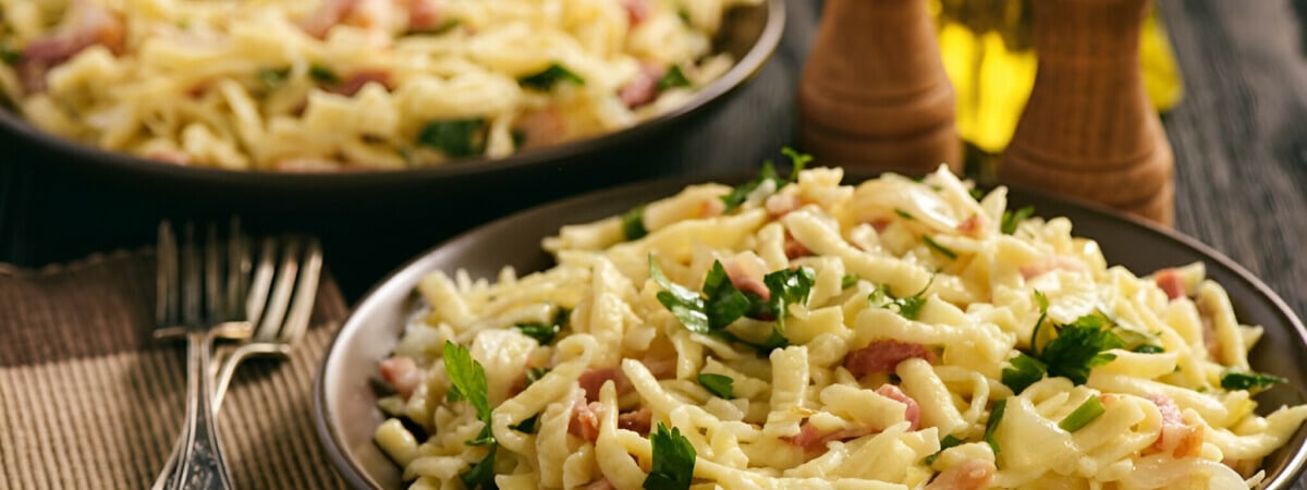 Эти немецкие «пельмени» покорят простотой и вкусом. Как приготовить шпецле с беконом и сыром? — Полезно