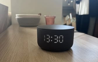 «Чуть не перекрестилась» — Голосовой помощник Алиса рассмешила тиктокера белорусским произношением — Видео