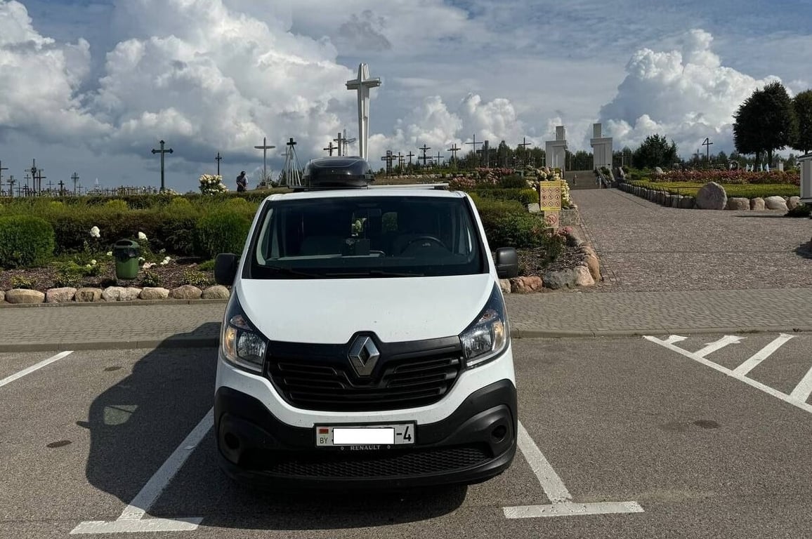 Белорусы отправились в Европу на «микрике» Renault Trafic