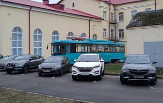 Блогер обнаружил в минском дворе трамвай. Как он там оказался? — Фото