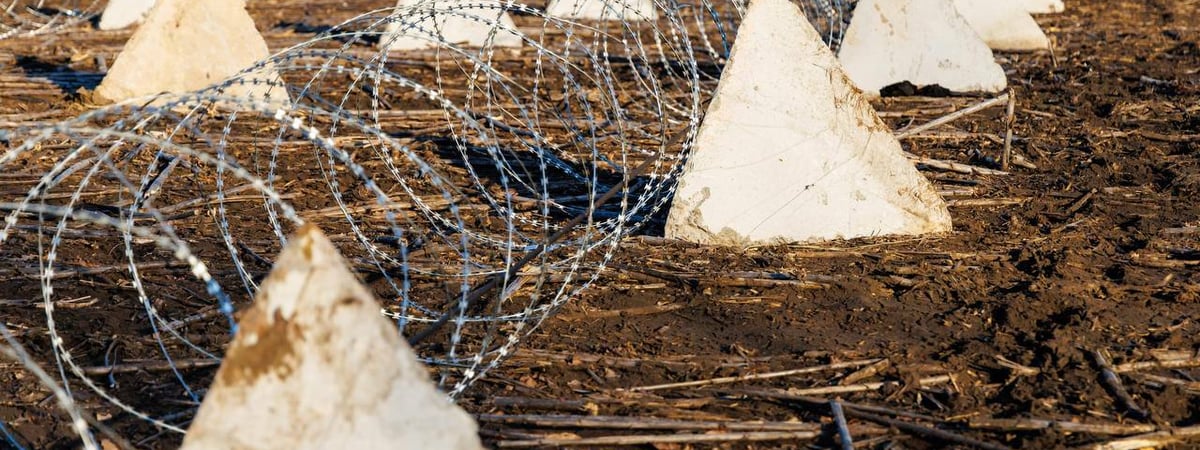 Украинцы показали, как строят линию обороны под Харьковом — Фото