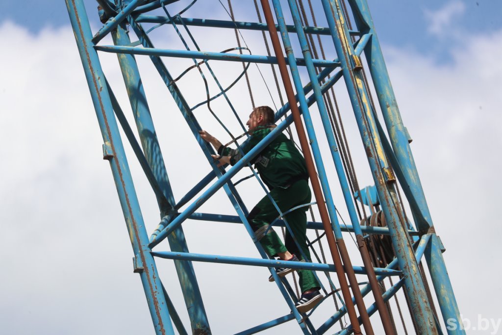 В Беларуси впервые выбрали лучшего крановщика страны. Первое место досталось жителю Бреста