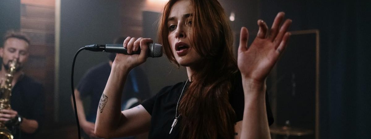 Вокалист «Би‑2» Егор Бортник на свободе, он ожидает рейса из Таиланда в Израиль