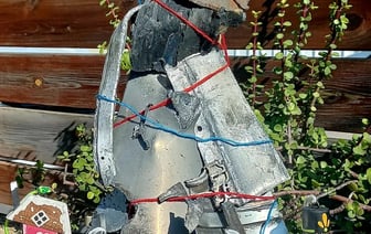 Белорус собрал в Израиле новогоднюю ёлку из обломков ракет