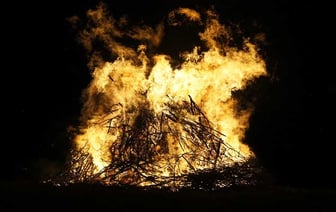 Шри-Ланка приносит извинения за "принудительную" кремацию мусульманских жертв COVID-19.