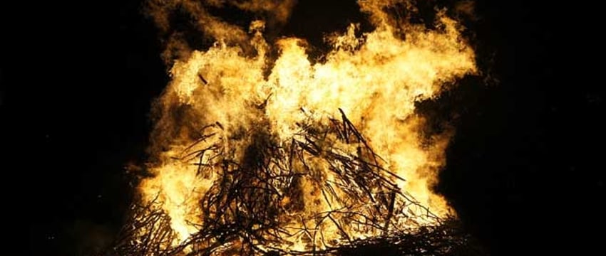 Шри-Ланка приносит извинения за "принудительную" кремацию мусульманских жертв COVID-19.