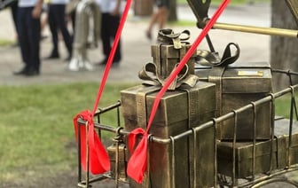 В Бресте на Гоголя открыли фонарь к 100-летию органов торговли