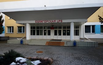 Спецкомиссия Минздрава срочно просмотрела записи видеонаблюдения и опросила врачей в Солигорской больнице. Что произошло? — Видео