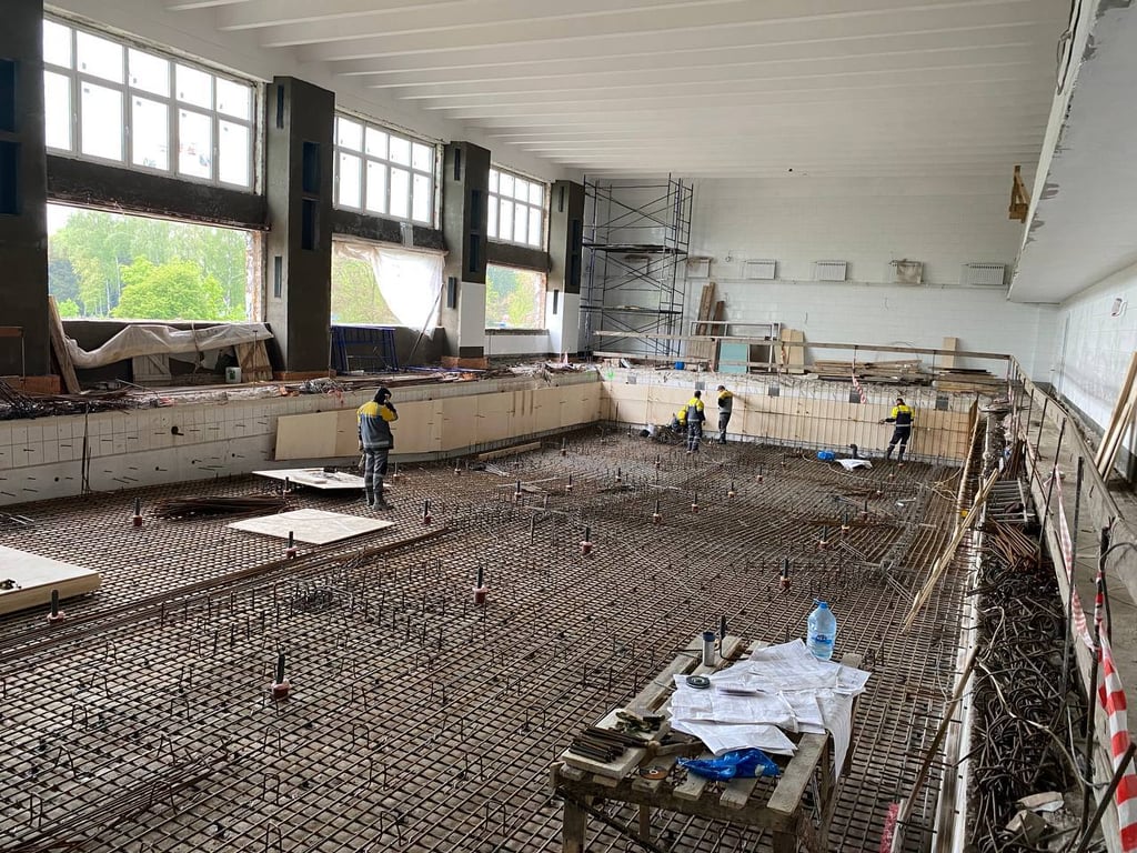 Ведется реконструкция бассейна в средней школе № 9 города Бреста