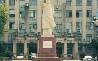 Китай рассматривает возможность ослабить юань из-за возможной торговой войны Трампа