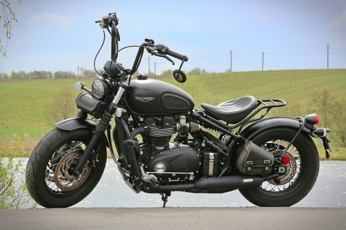 «В замок зажигания впихнули ключ от шкафа». Белорус про Triumph Bonneville Bobber из Америки