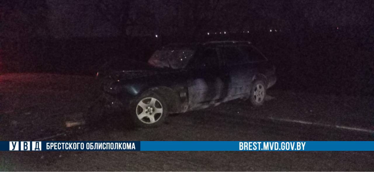 Молодая женщина погибла в ДТП в Столинском районе, двое детей госпитализированы