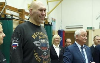 Николай Валуев встретился с юными боксерами в Бресте
