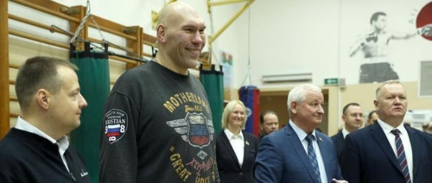 Николай Валуев встретился с юными боксерами в Бресте