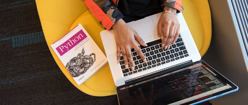 «Кнігі-медытацыі сталі феноменам года ў Беларусі». Падвялі вынікі чытацкіх упадабанняў года