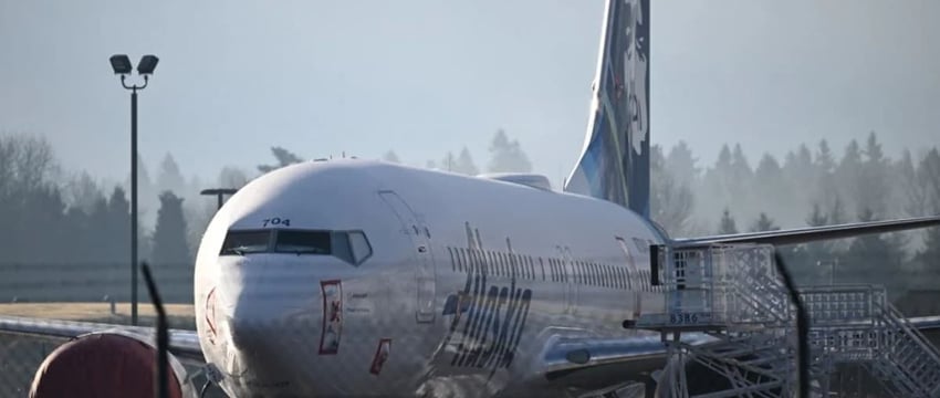 Рейс авиакомпании Alaska Airlines был отменен после того, как пилот заявил, что у него нет сертификата на посадку.