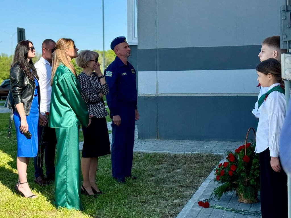 Памятная доска в честь погибших летчиков появилась в Барановичах