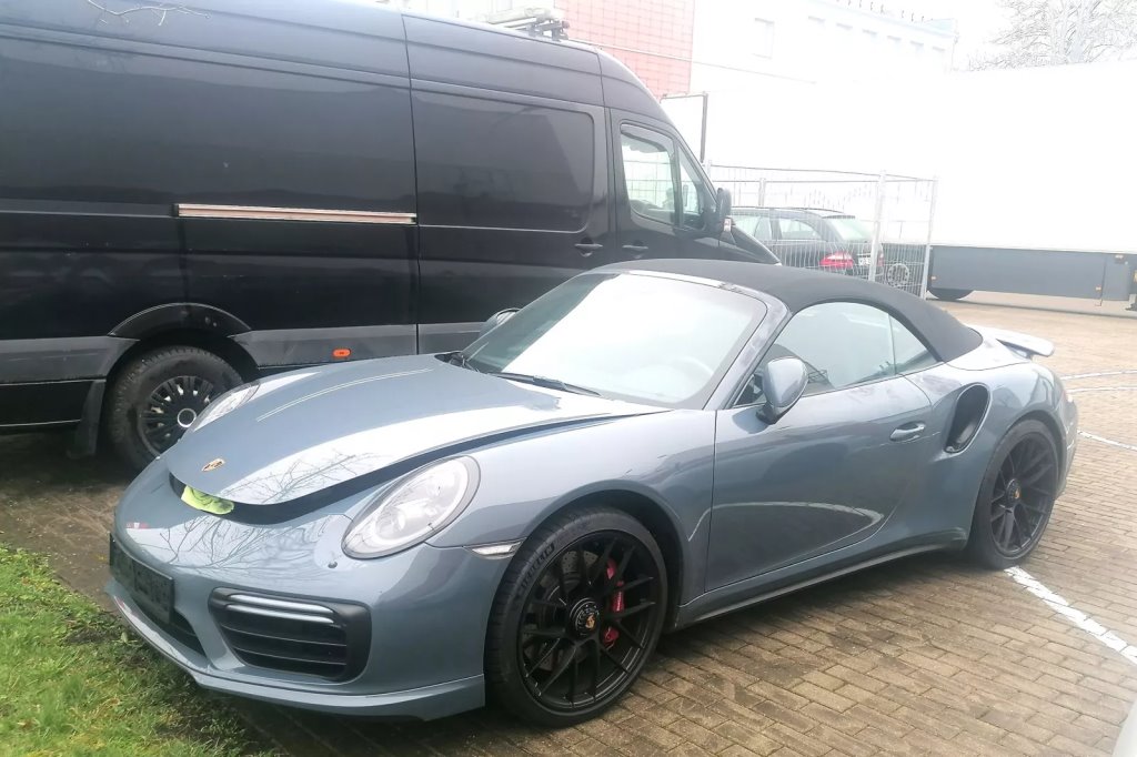 Белорус привез из Германии в Литву два Porsche и получил уголовное дело