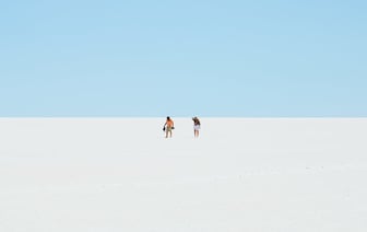 «Вообще с ума посходили?» — В магазинах Беларуси начали продавать лёд в стаканах. Мнения насчёт цены разделились — Видео